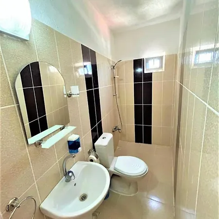 Hotel Guemues *
